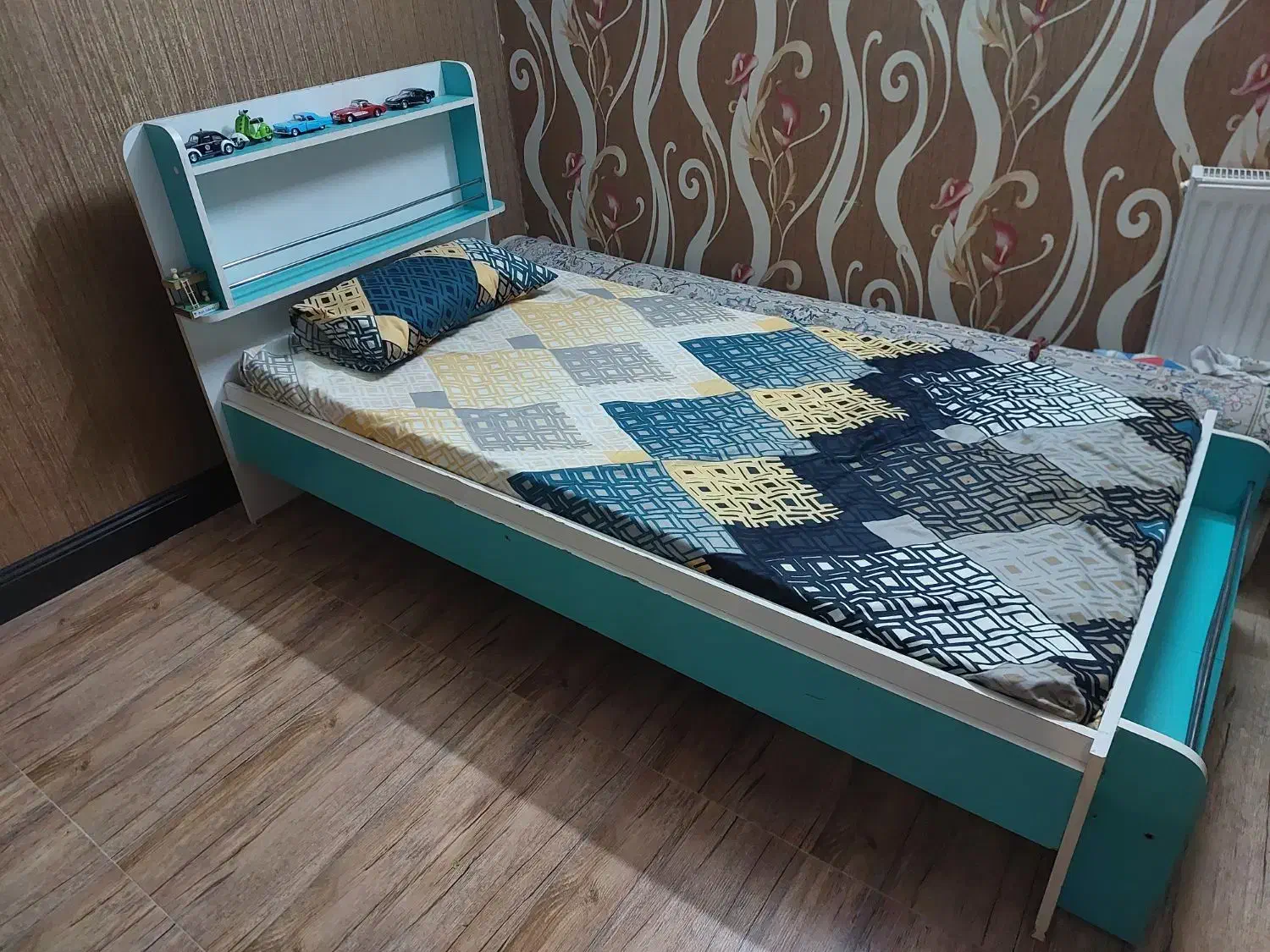 تخت نوجوان با تشک|تخت و سرویس خواب|اصفهان, سرچشمه|دیوار