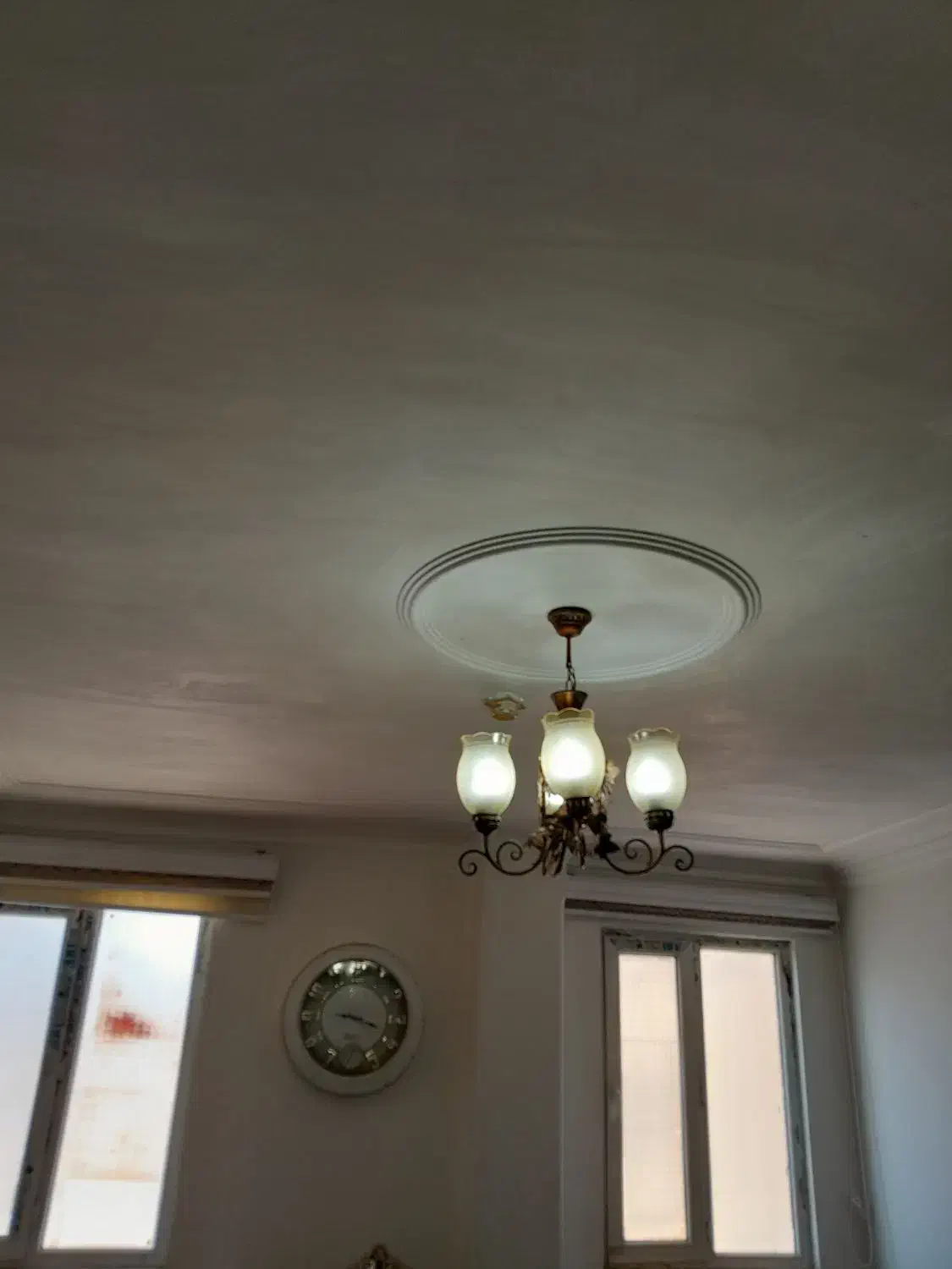 لوستر چهار چراغ فلزی|لوستر و چراغ آویز|خرمآباد, |دیوار