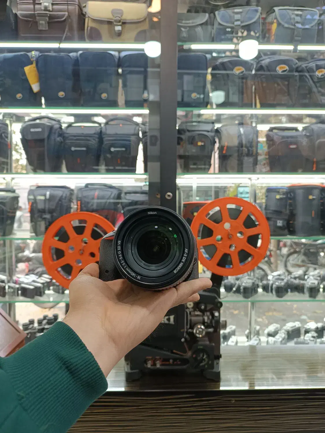 Nikon 5500 lens 18-140|دوربین عکاسی و فیلمبرداری|تهران, پامنار|دیوار