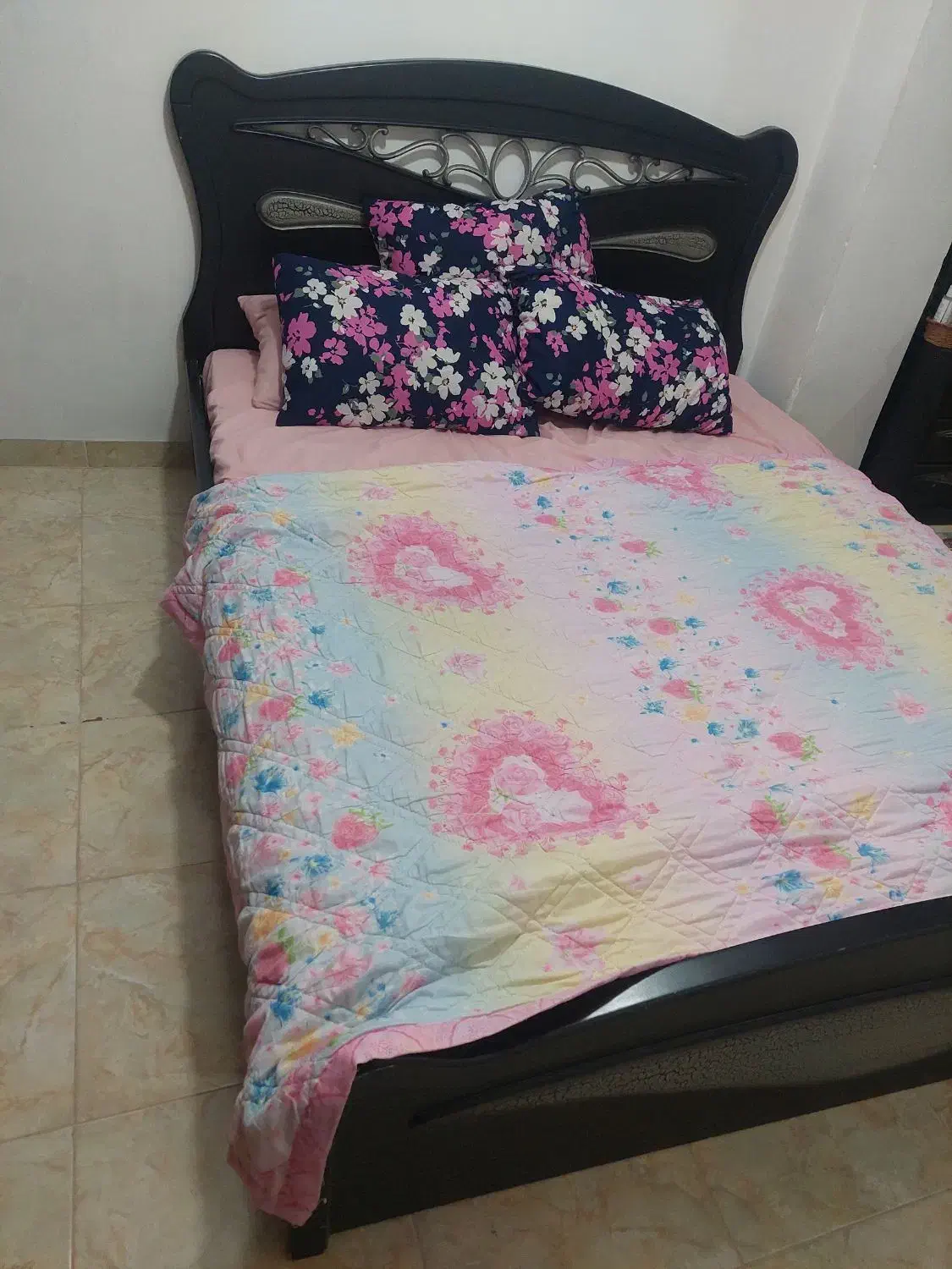 سرویس خواب|تخت و سرویس خواب|لاهیجان, مهرگان|دیوار