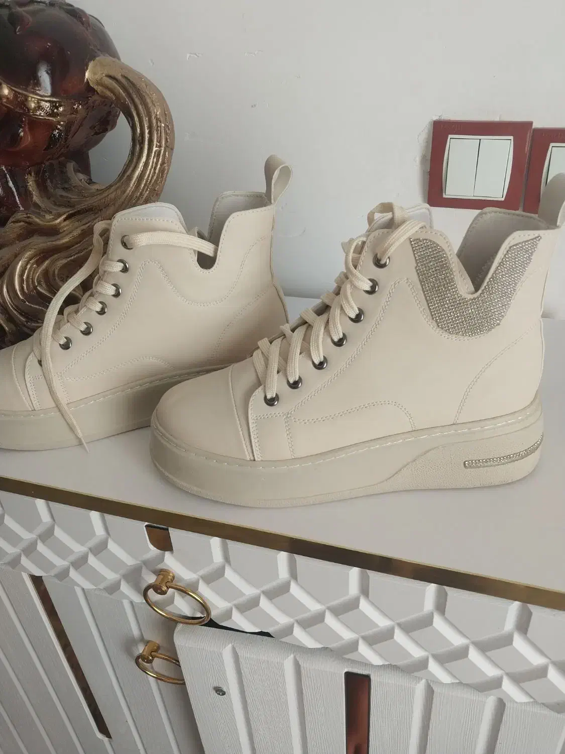 نیم بوت|کیف، کفش، کمربند|تاکستان, |دیوار