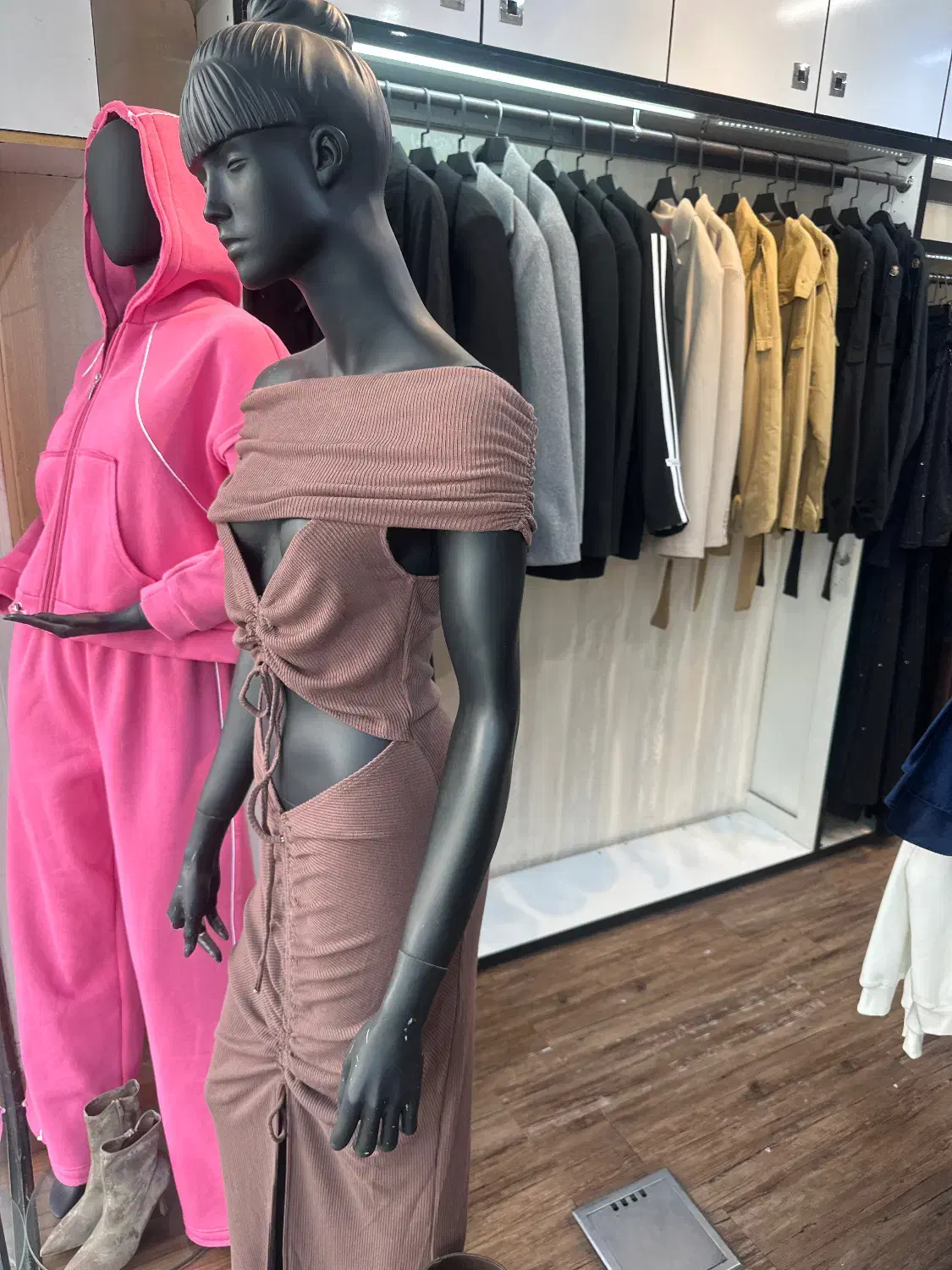 استخدام فروشنده خانم|استخدام بازاریابی و فروش|تهران, امانیه|دیوار