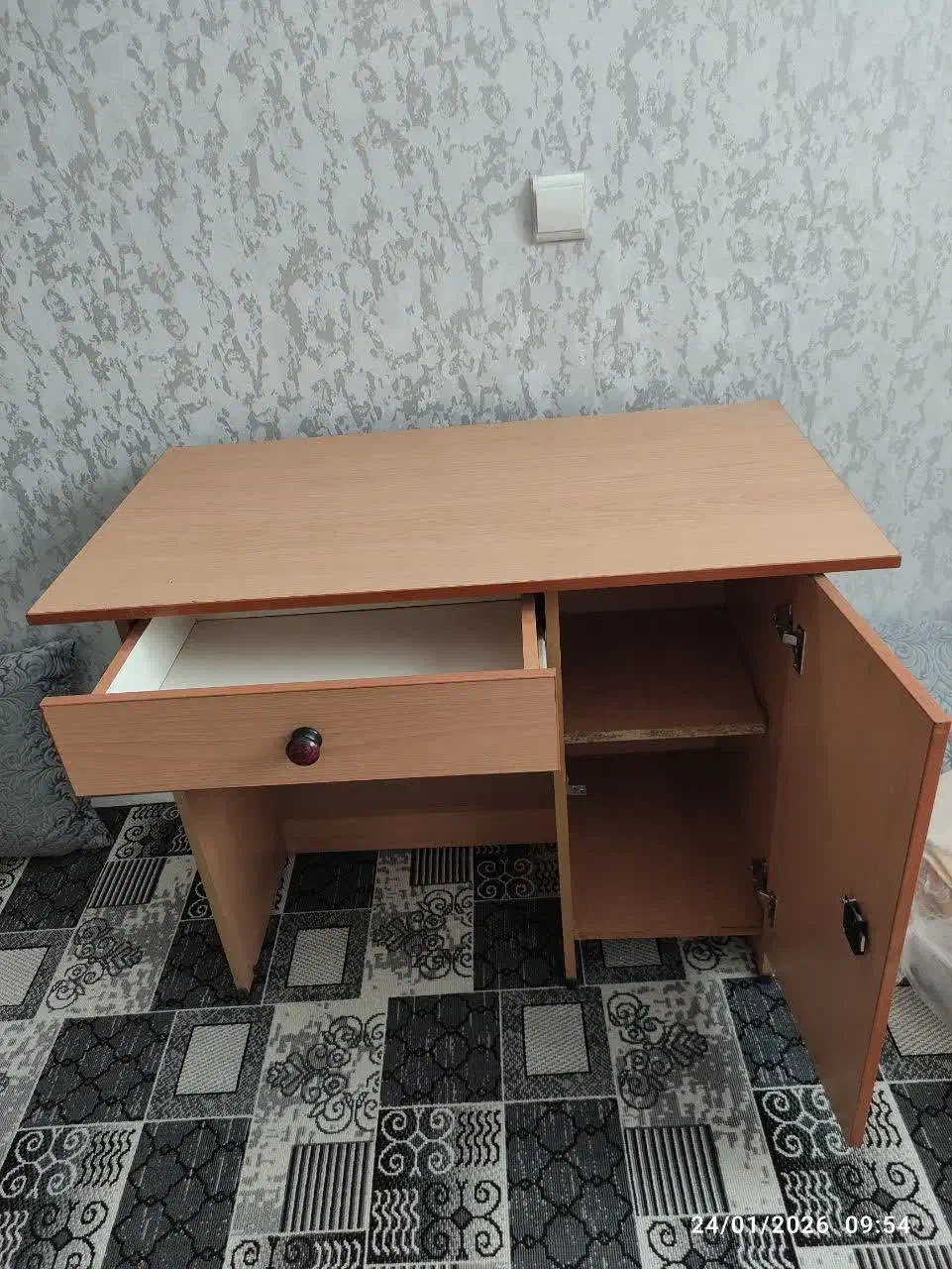 میز تحریر|میز تحریر و کامپیوتر|اصفهان, شهرک میلاد|دیوار