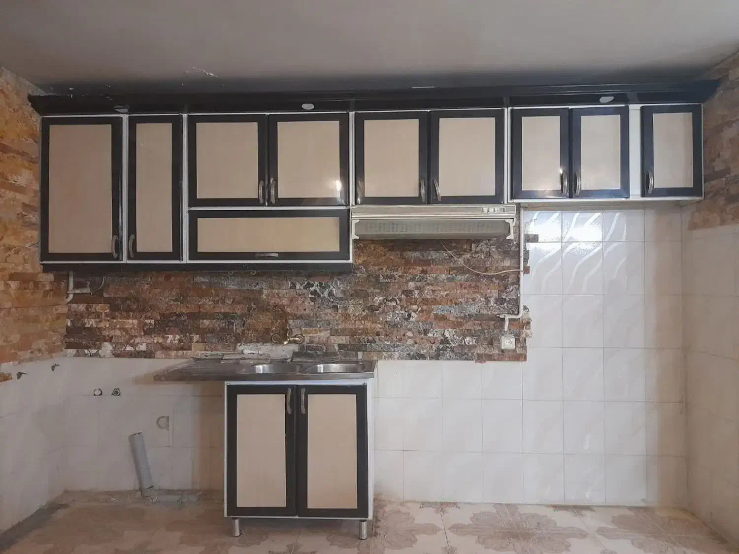 آبچکان و همه باهم|آبچکان و نظمدهنده ظروف|دورود, |دیوار