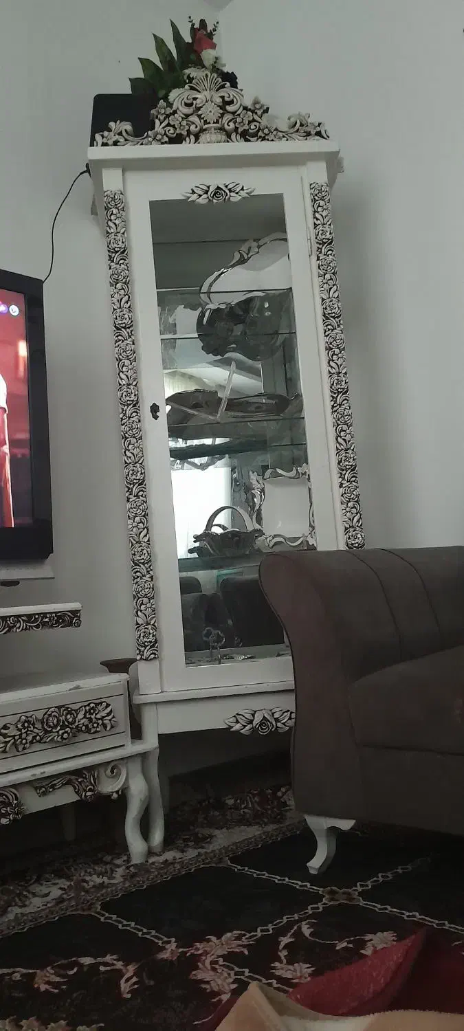 گنجه با وسایل|بوفه، ویترین، کنسول|طبس, |دیوار