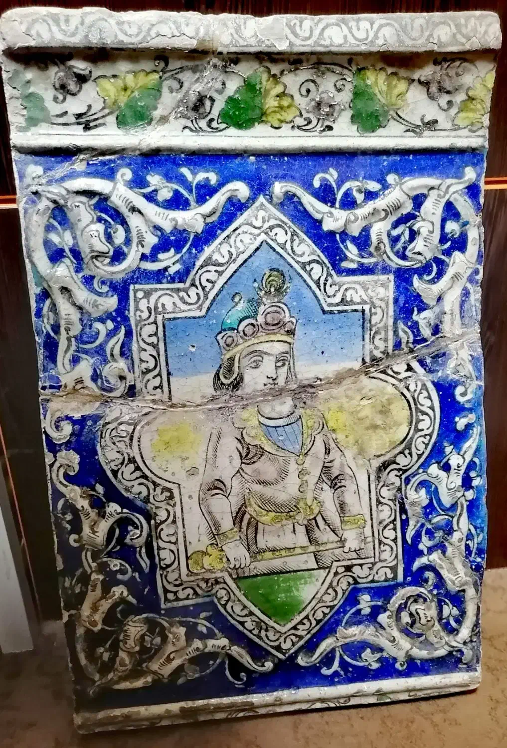 عتیقه.  کاشی بزرگ و برجسته|کلکسیون اشیاء عتیقه|قم, باجک یک|دیوار