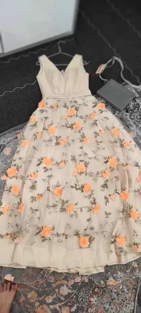 لباس مجلسی تمیز درحدنو|لباس|باوی, |دیوار