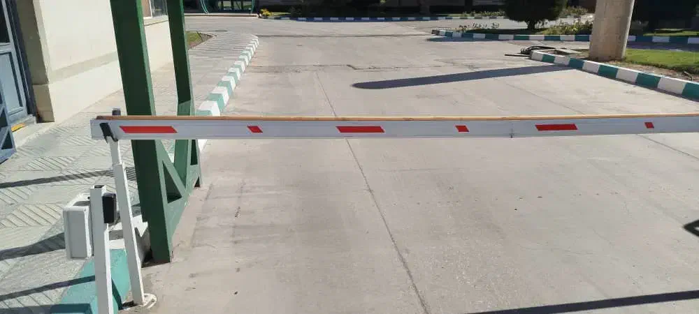 درب اتوماتیک شیشه‌ای راه بند کرکره برقی جک پارکینگ|خدمات پیشه و مهارت|بومهن, |دیوار