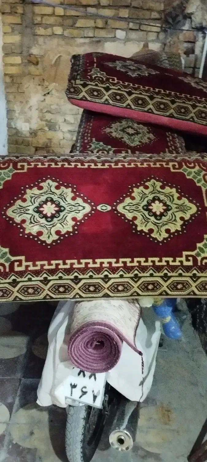 پشتی|پشتی|شیراز, گل سرخ|دیوار