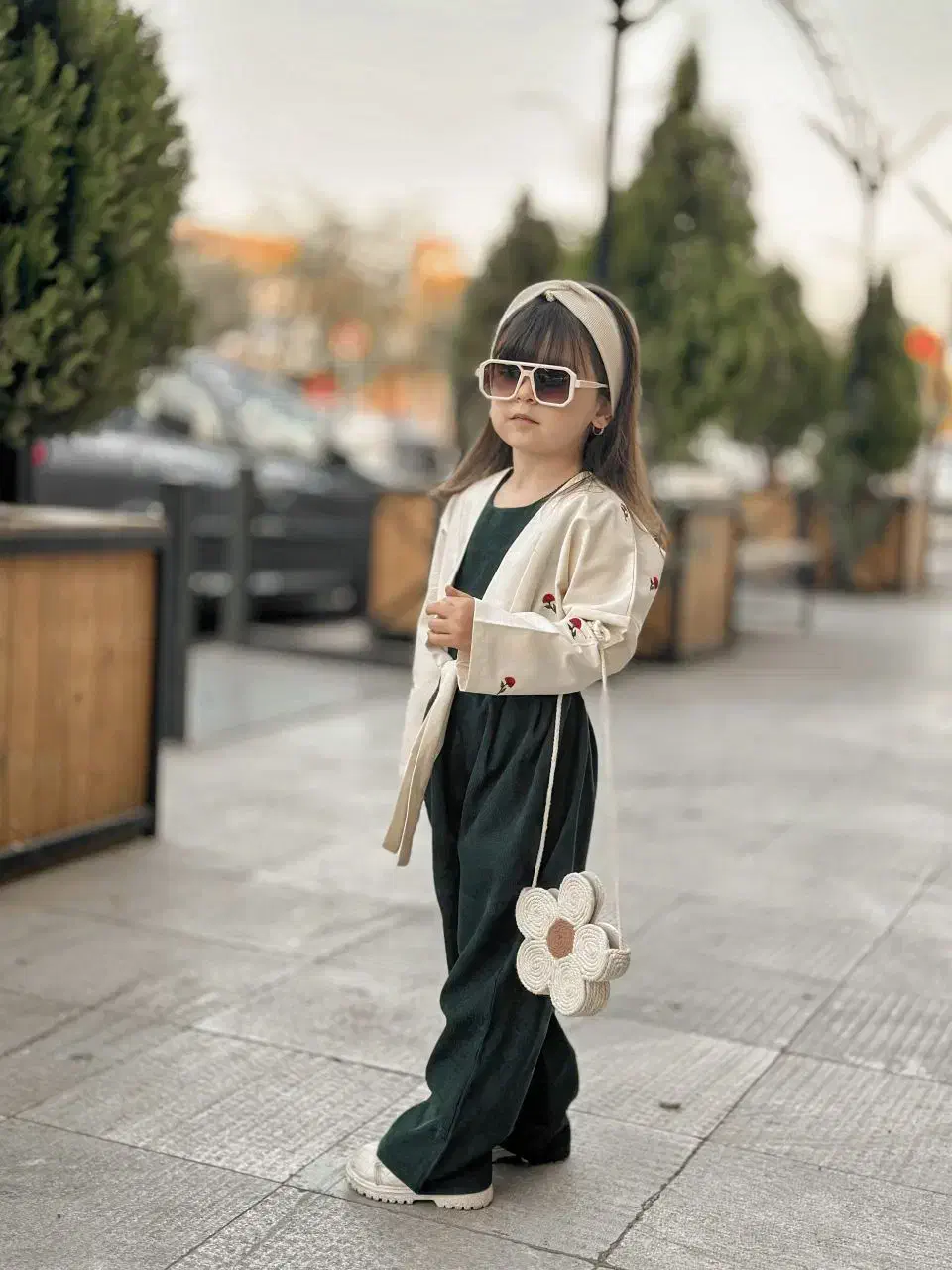 پوشاک یلدایی کودک|کفش و لباس بچه|رشت, منظریه|دیوار