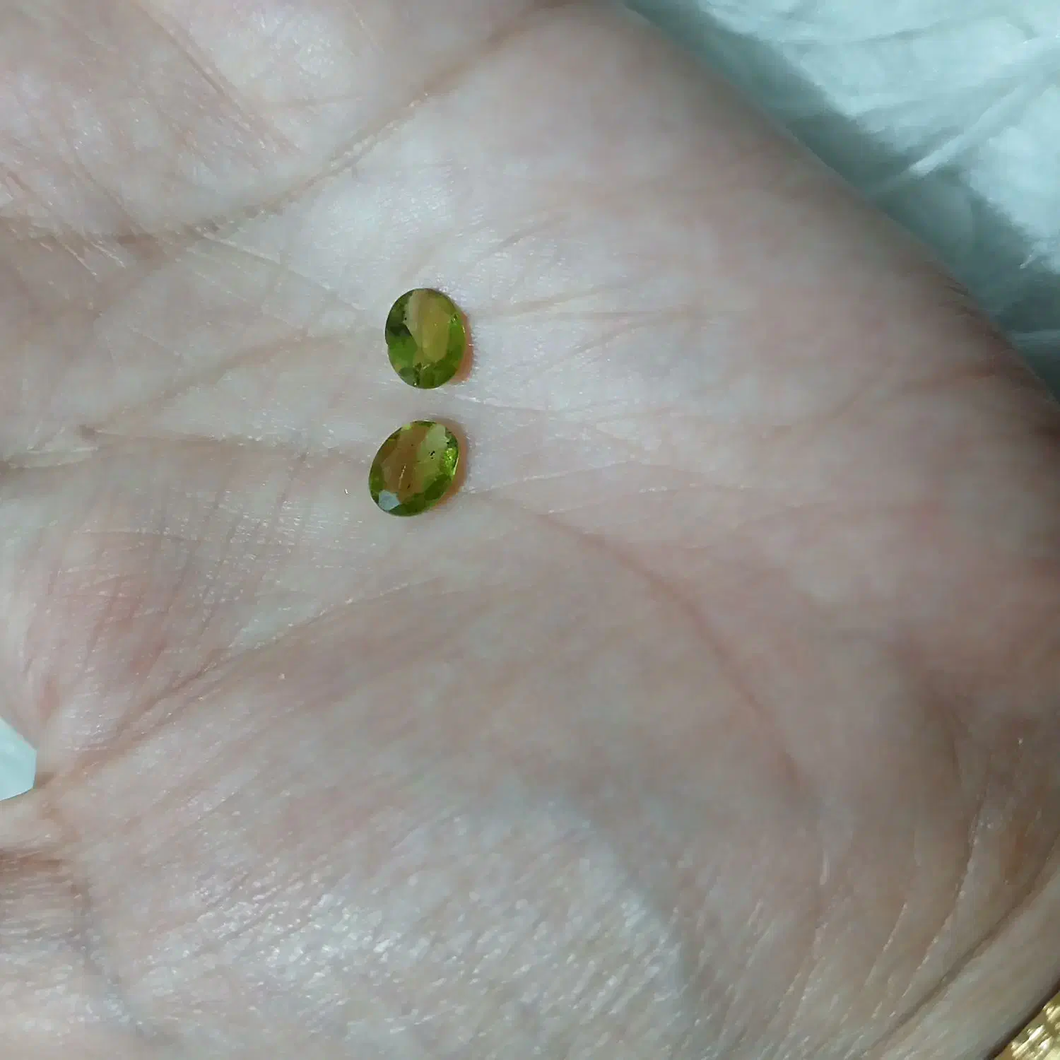 نگین زبر جد اصل|جواهرات|شیراز, ماه فیروزان|دیوار