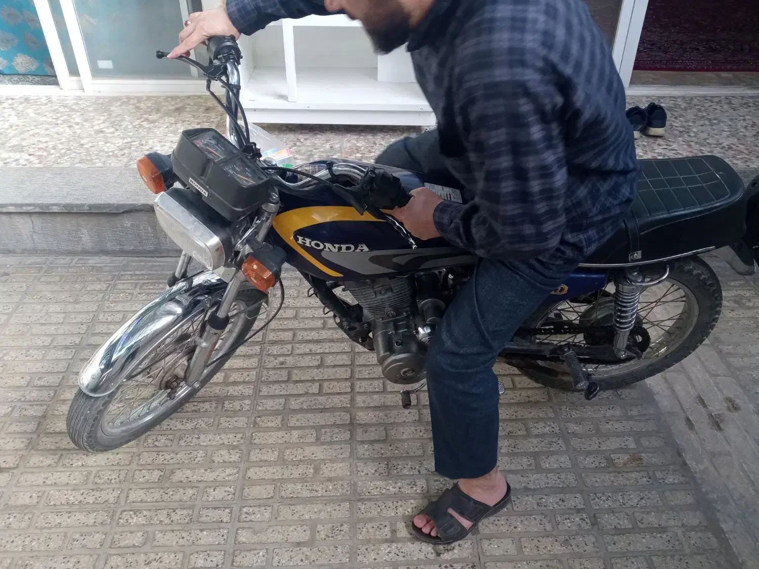 موتور هوندا ۱۵۰|موتورسیکلت|اصفهان, تخت فولاد|دیوار