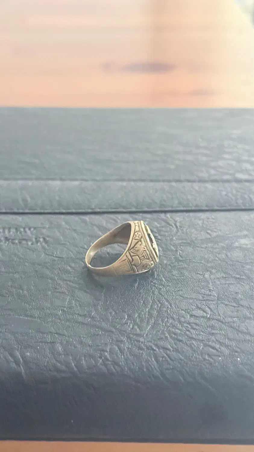 انگشتر طرح تاج|کلکسیون اشیاء عتیقه|کیش, |دیوار