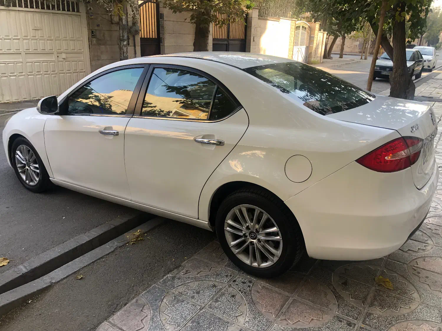 جک j5 اتوماتیک فول مدل ۹۳بی رنگ بی رنگ|خودرو سواری و وانت|کرج, مجتمع صنفی صنعتی|دیوار