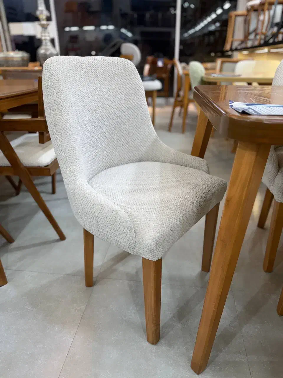 ناهار خوری ویول عماد|میز و صندلی غذاخوری|یزد, |دیوار