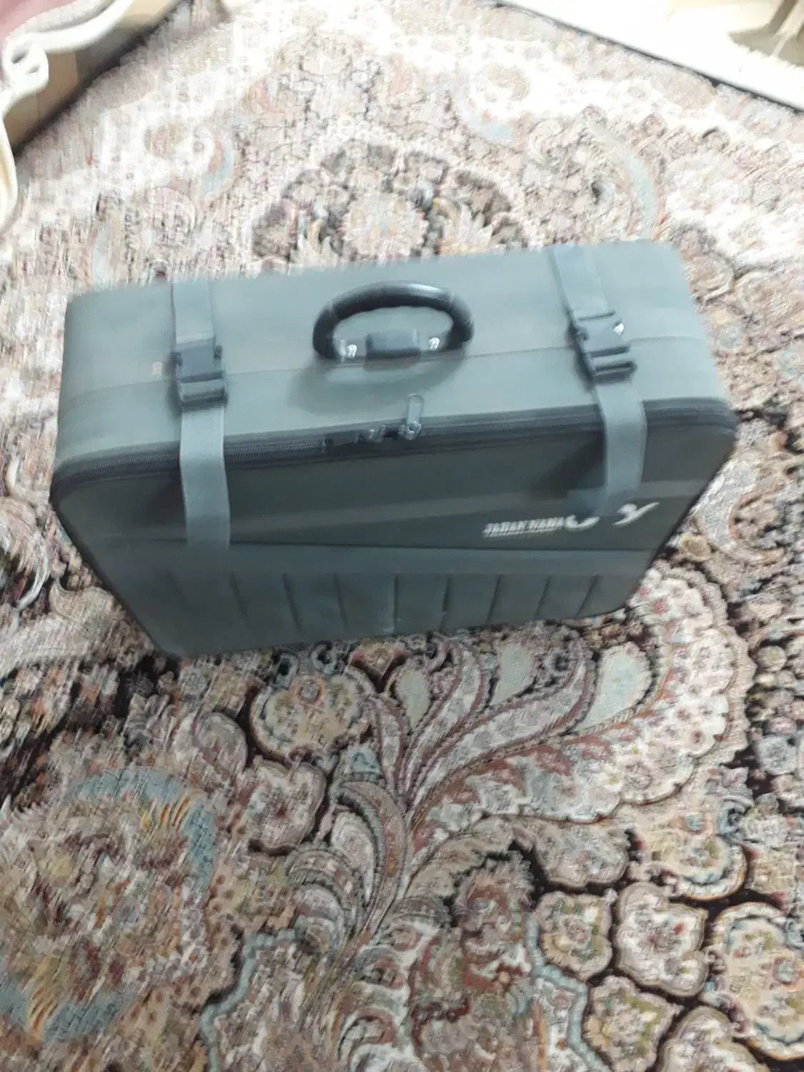 چمدان بزرگ|کیف، کفش، کمربند|قم, باغ کرباسی|دیوار