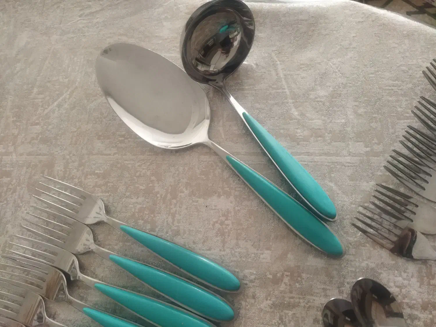 سرویس قاشق چنگال با کفگیر ملاقه|ظروف سرو و پذیرایی|شیروان (خراسان), |دیوار