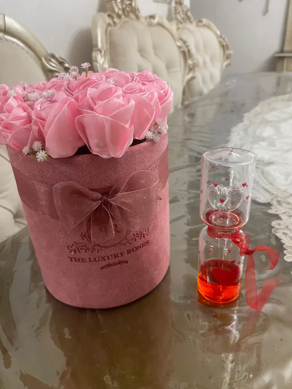 عشق سنج قرمز|کتاب و مجله تاریخی|کرج, کمال‌شهر|دیوار