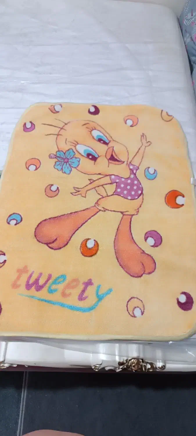 پتو|تخت و صندلی بچه|شاهین‌شهر, گرگاب|دیوار