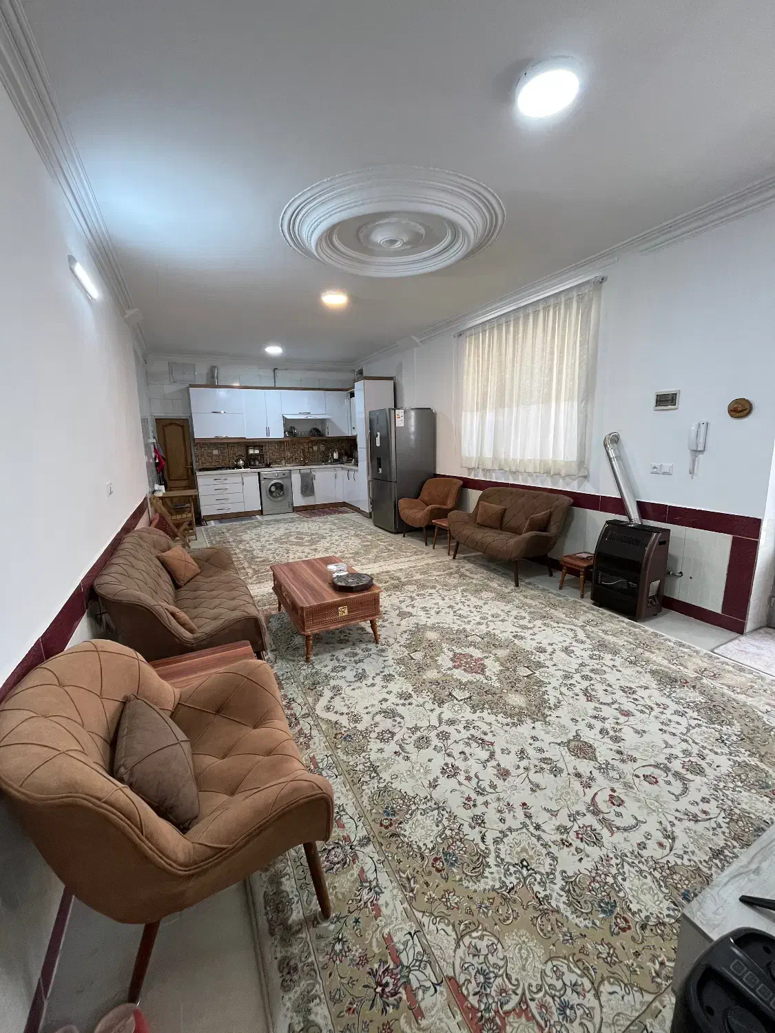 فروش خانه ویلایی شیک ودنج در ریوش حاشیه خیابان سرو|فروش خانه و ویلا|کوهسرخ, |دیوار