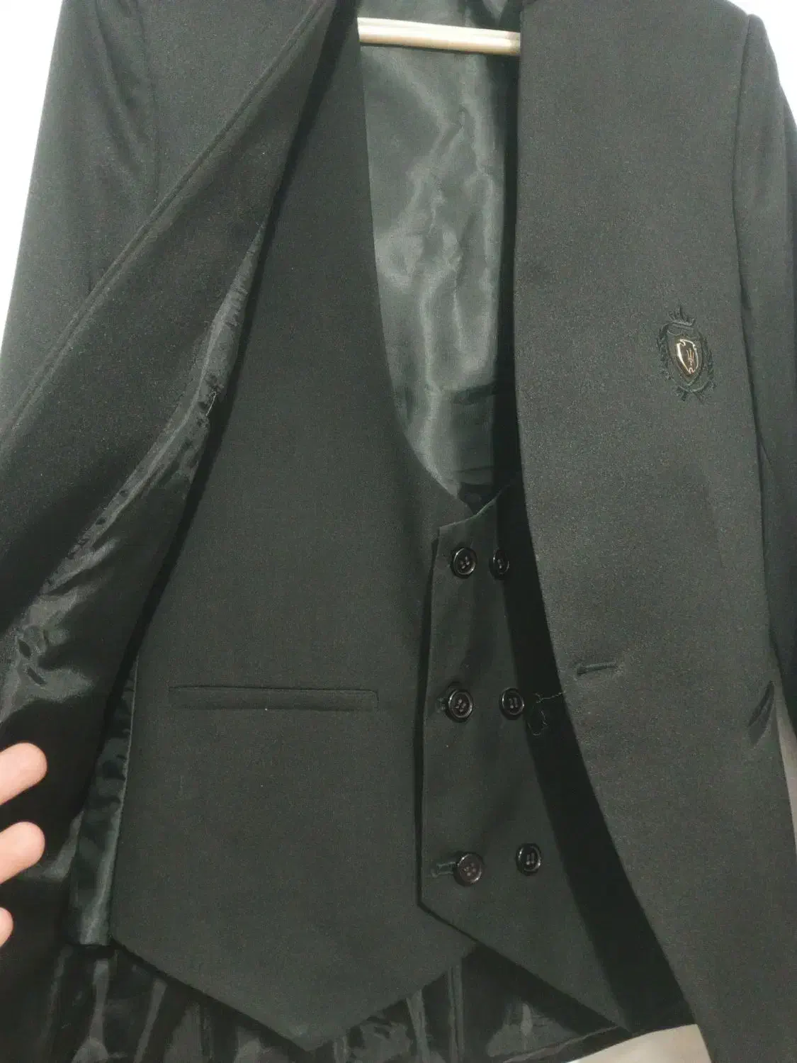 دو عدد کُت تک|لباس|زابل, |دیوار