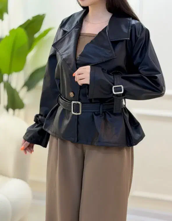 کت چرم عروسکی|لباس|لار, |دیوار