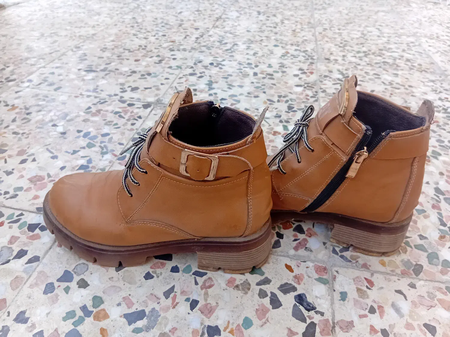 کفش|کیف، کفش، کمربند|ایذه, |دیوار