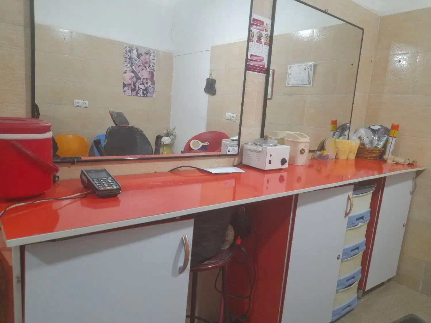 وسایل آرایشگاه کار کرده|آرایشگاه و سالن‌های زیبایی|آغاجاری, |دیوار