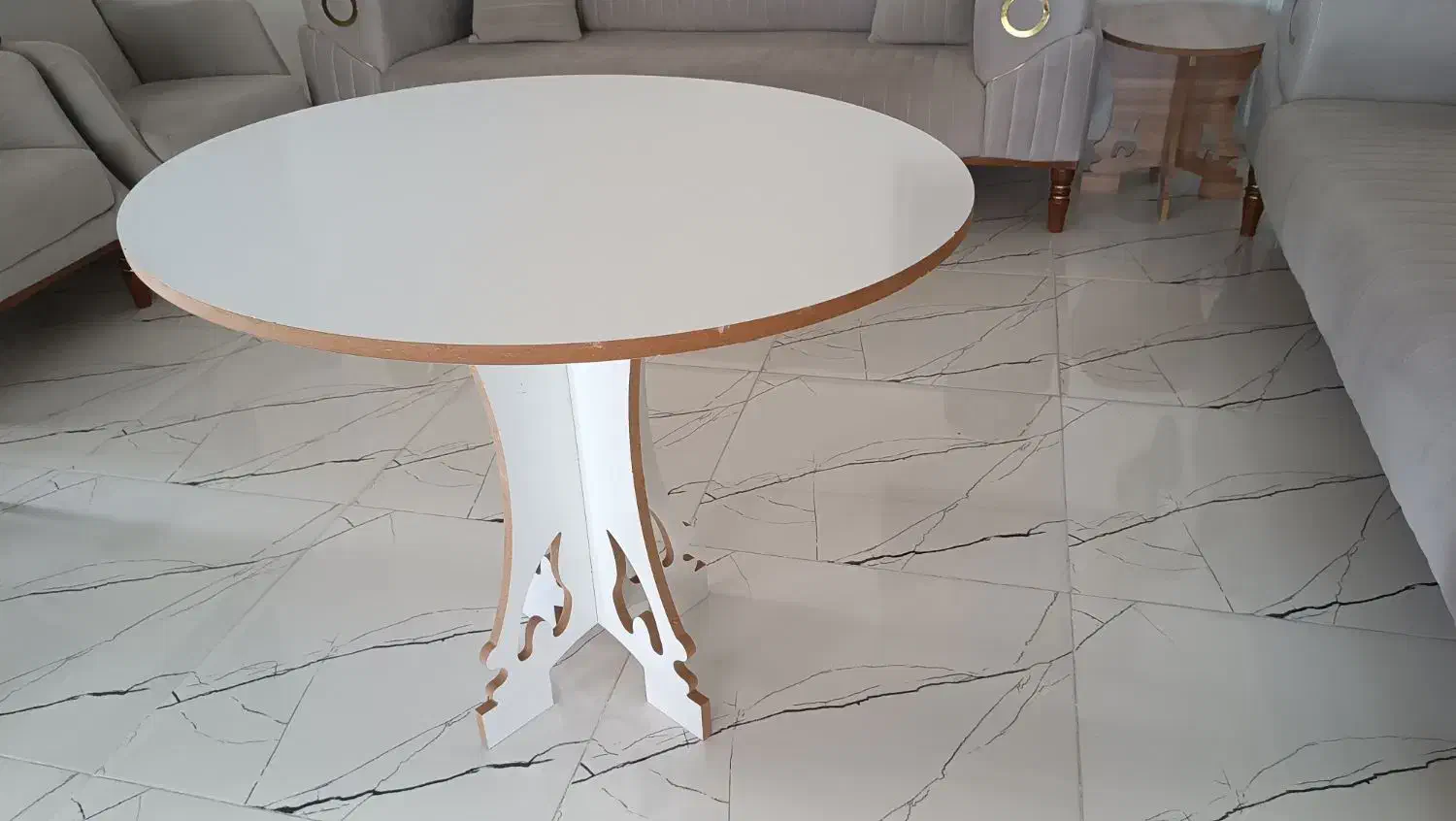 میزگرد بزرگ|مبلمان خانگی و میز عسلی|تالش, هشتپر|دیوار