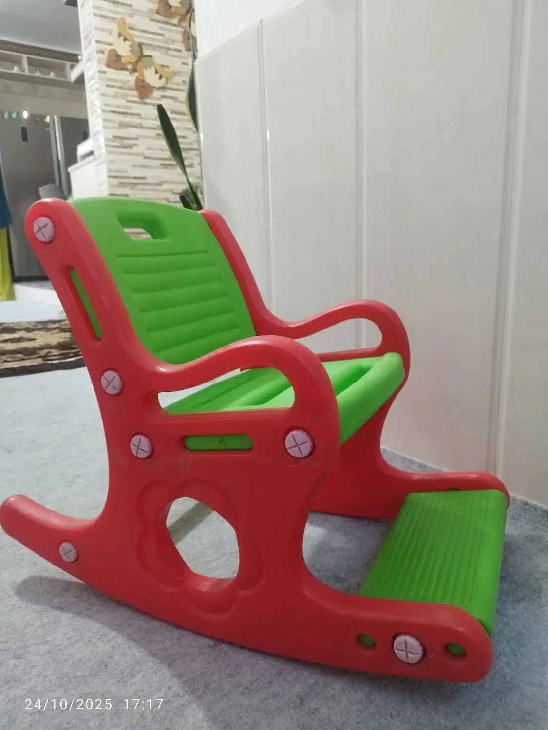 صندلی راک کودک|تخت و صندلی بچه|فیروزآباد (فارس), |دیوار