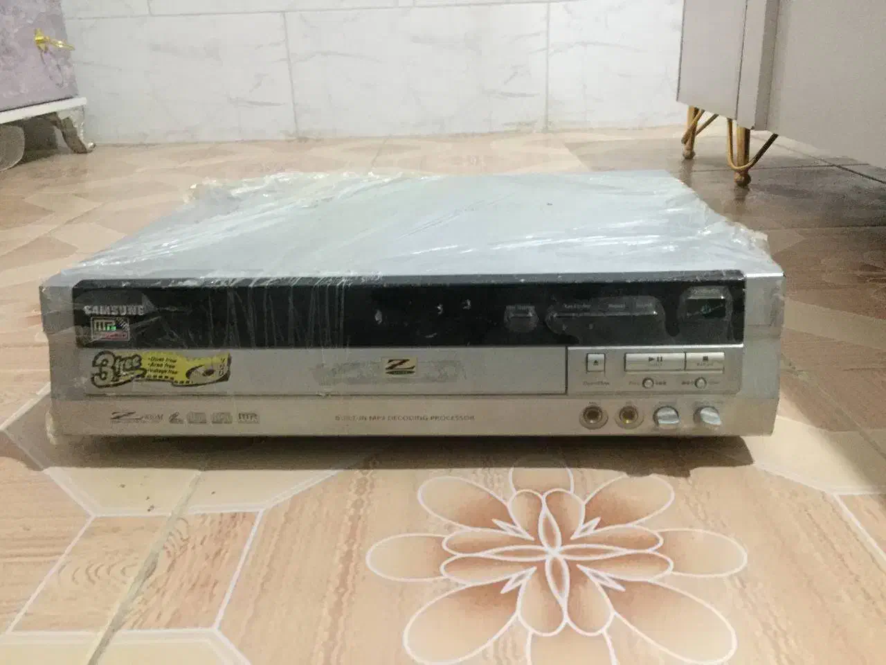 دستگاه دی وی دی قدیمی کلکسیونی|پخش‌کننده DVD و ویدیو|کرمان, |دیوار