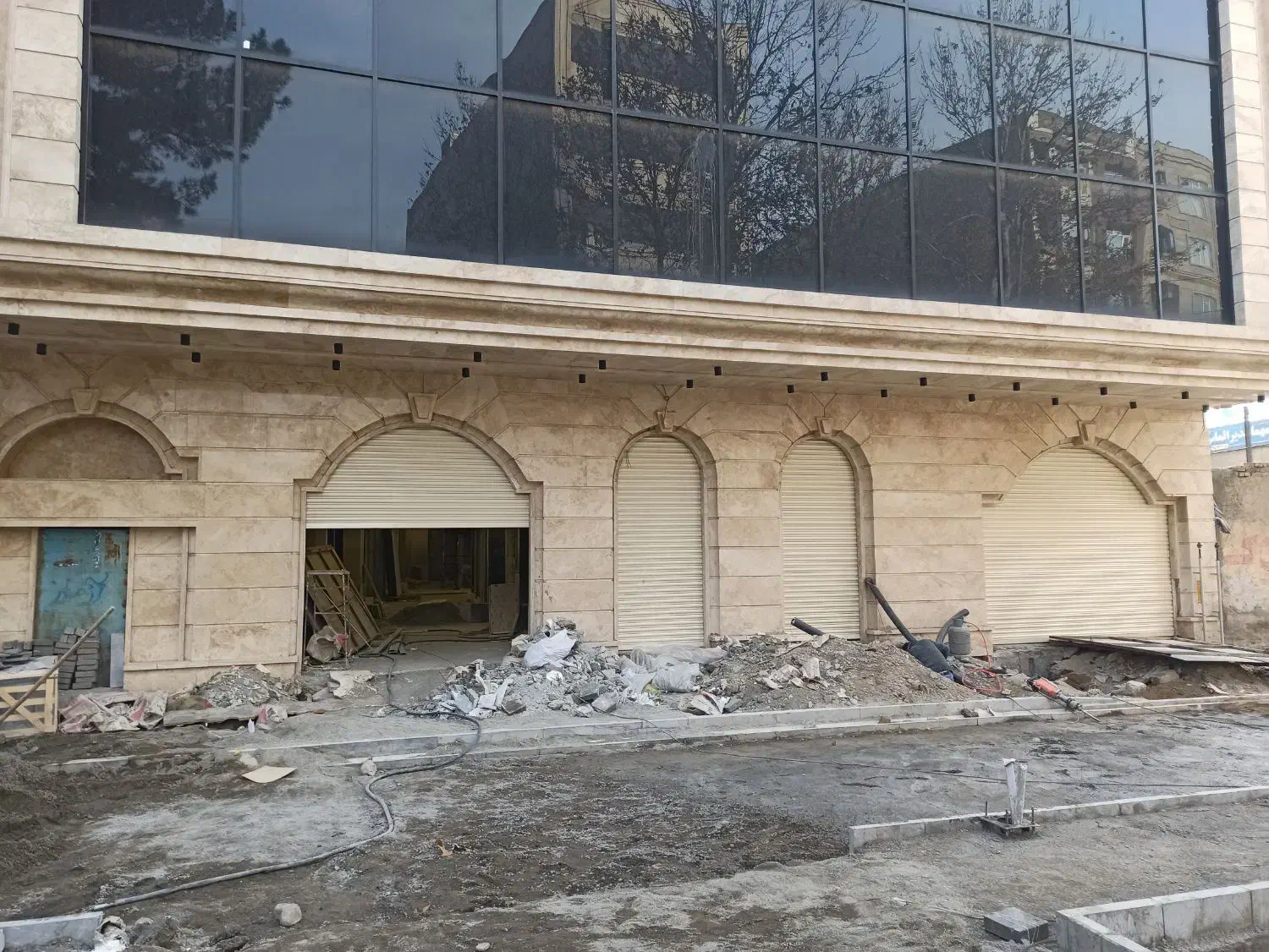 کرکره محافظتی از کارخانه بدون واسطه|مصالح و تجهیزات ساختمان|اندیشه, اندیشه فاز ۴|دیوار