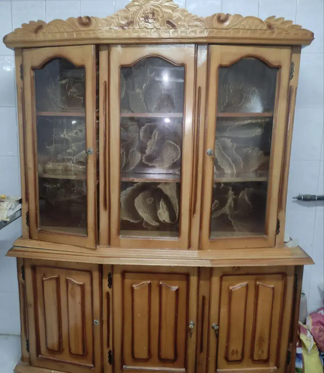 ویترین چوبی درحد نو|بوفه، ویترین، کنسول|نجف‌آباد, گلبهار|دیوار