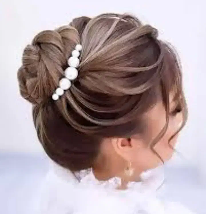 نیازمند شنیون کار مژه کار و رنگ کار و...|استخدام درمانی، زیبایی، بهداشتی|آذرشهر, |دیوار