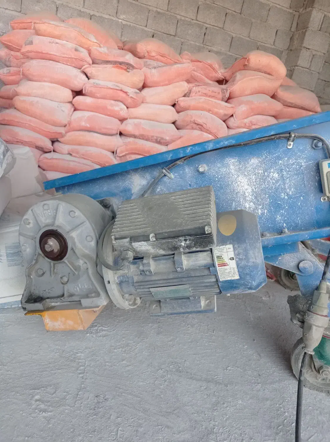 نقاله سیمان|مصالح و تجهیزات ساختمان|برازجان, |دیوار