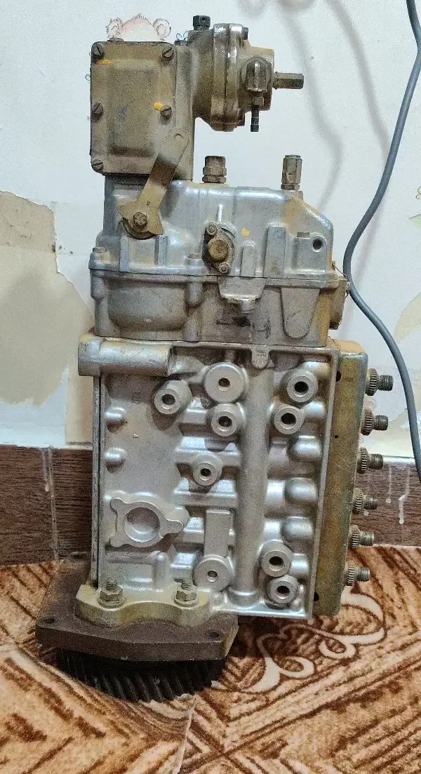 یک عدد پمپ گازوئیل گریدر یک عدد پمپ گازوئیل ولوو|قطعات یدکی و لوازم جانبی|اهواز, کیانشهر|دیوار