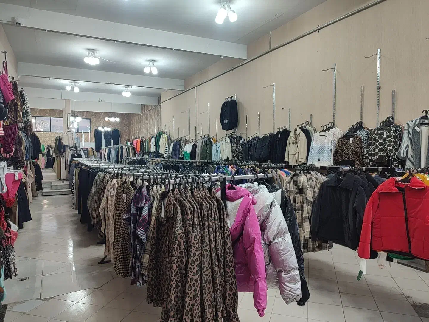 به چند خانم فروشنده و مدل نیازمدیم|استخدام بازاریابی و فروش|اردبیل, |دیوار