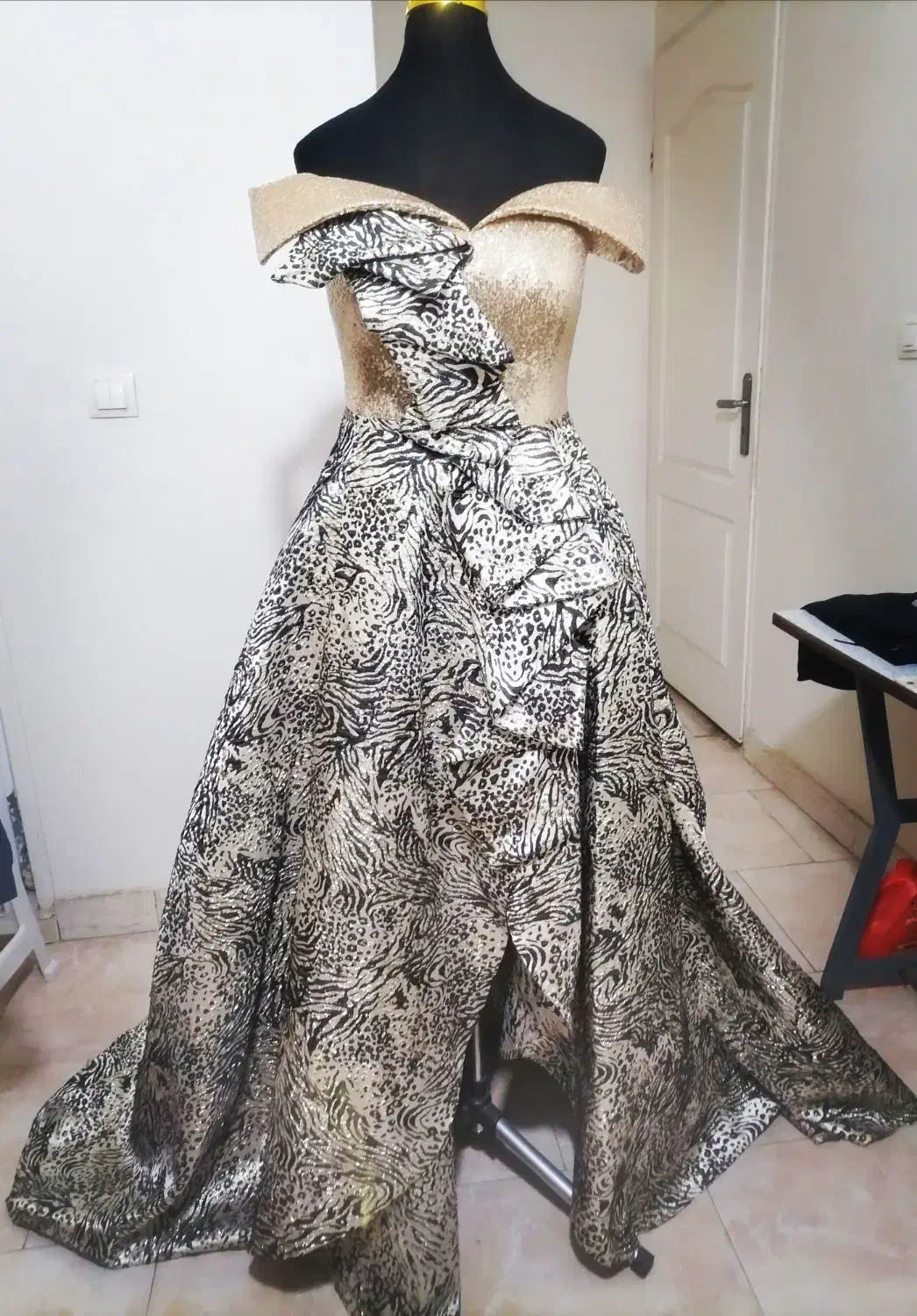 لباس مجلسی بسیار فاخر ودر حد نو|لباس|تهران, شهرک دانشگاه|دیوار