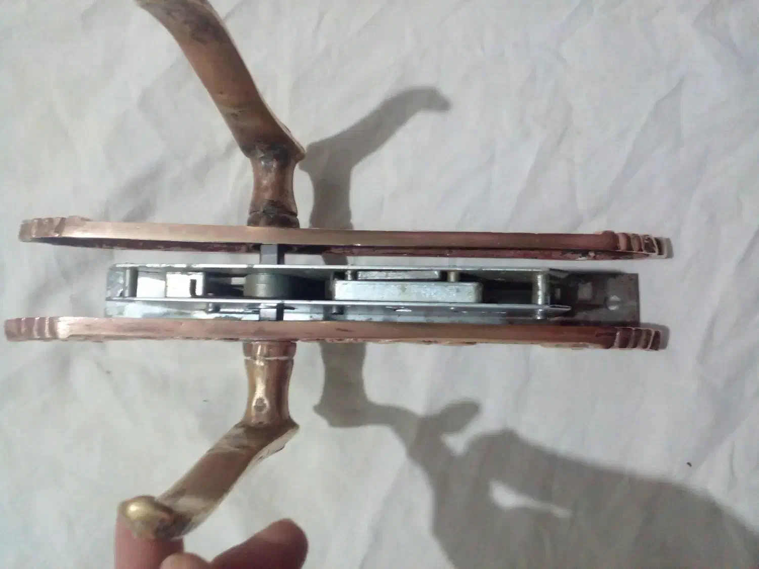 دستگیره در برنجی|کلکسیون اشیاء عتیقه|ری, تقی آباد|دیوار