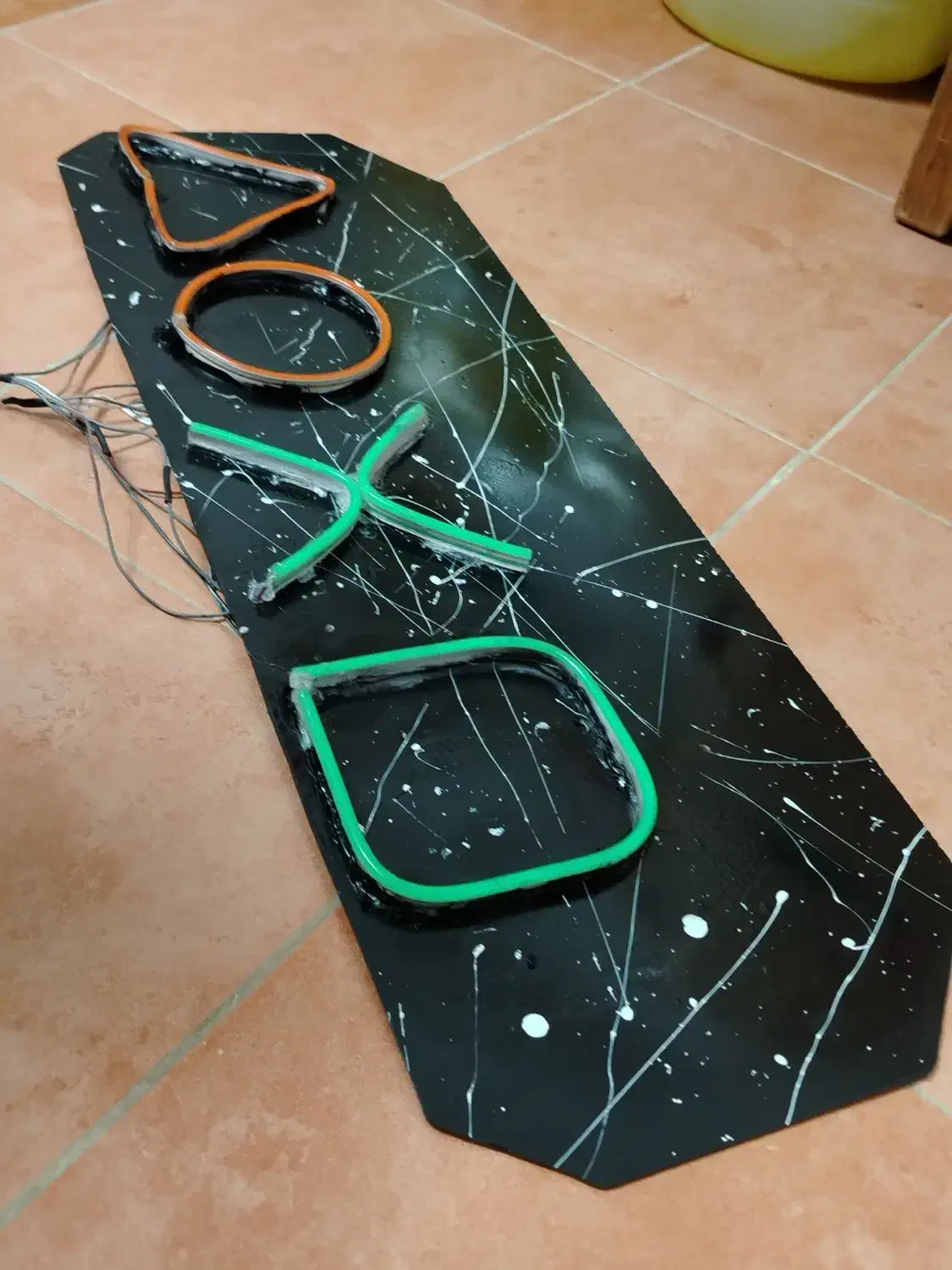 تابلوی نعون|ریسه و چراغ تزئینی|نجف‌آباد, منتظری شمالی|دیوار