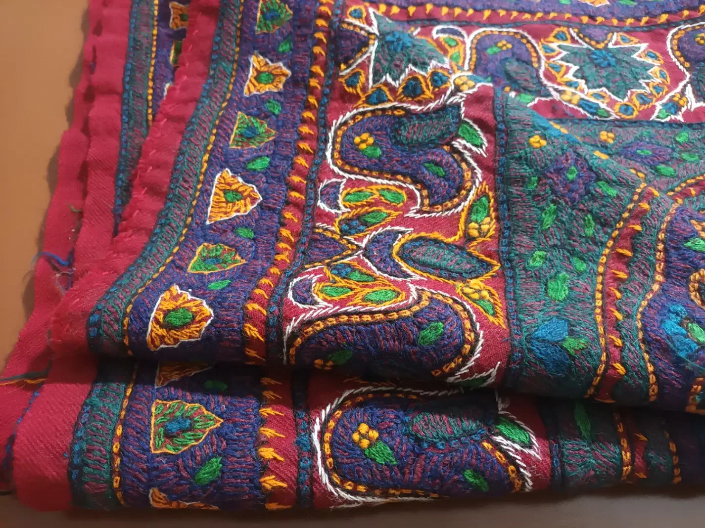 رومیزی پته|صنایع دستی و سایر لوازم تزئینی|قم, سنگ بند|دیوار