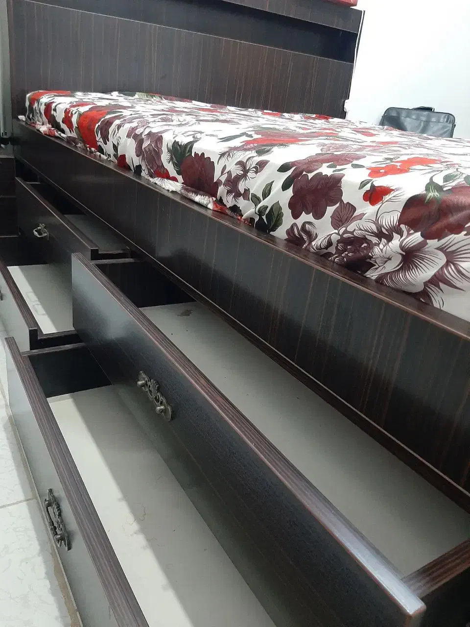 تخت دونفره در حد نو با تشک خوشخواب|تخت و سرویس خواب|کرج, عظیمیه|دیوار