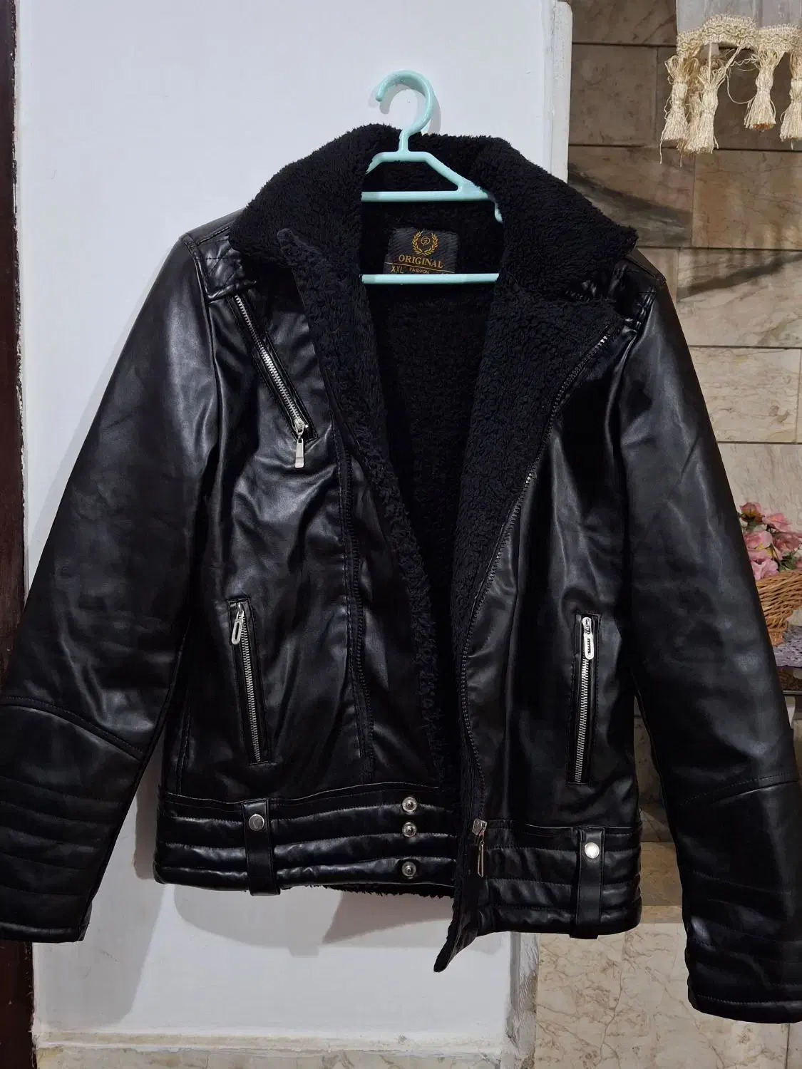 کاپشن چرم|لباس|بیرجند, |دیوار