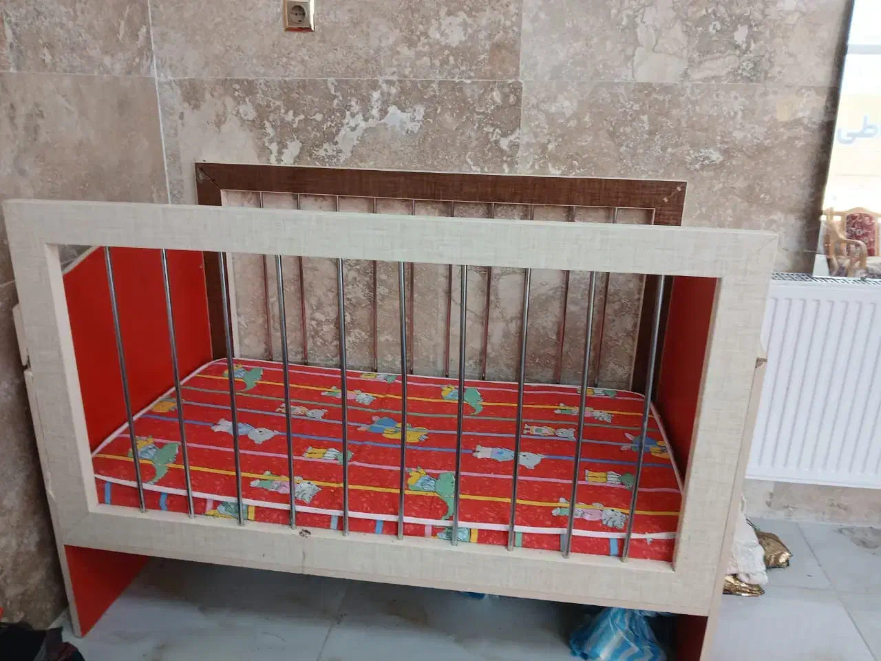 تخت کودک سالم|تخت و صندلی بچه|ارومیه, |دیوار