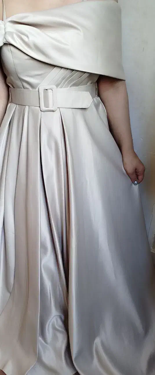 لباس مجلسی کرم رنگ|لباس|رباطکریم, رباطکریم|دیوار