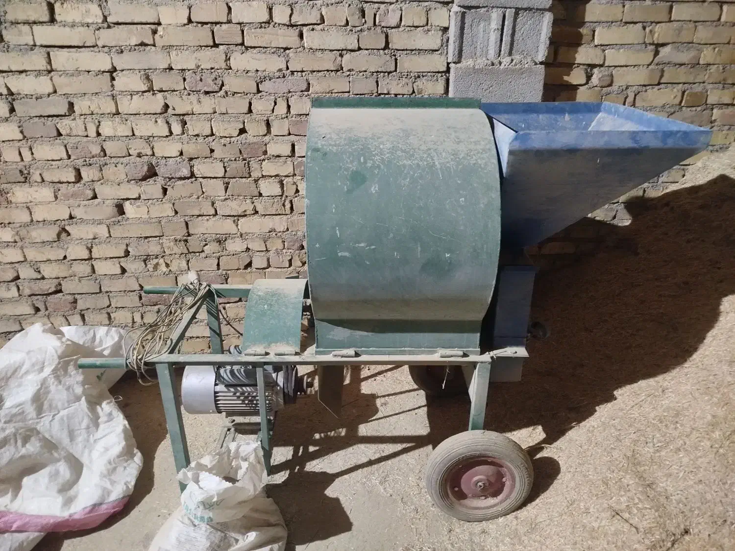 خرمن کوب و آسیاب صنعتی|ماشین‌آلات صنعتی|درگزین, |دیوار