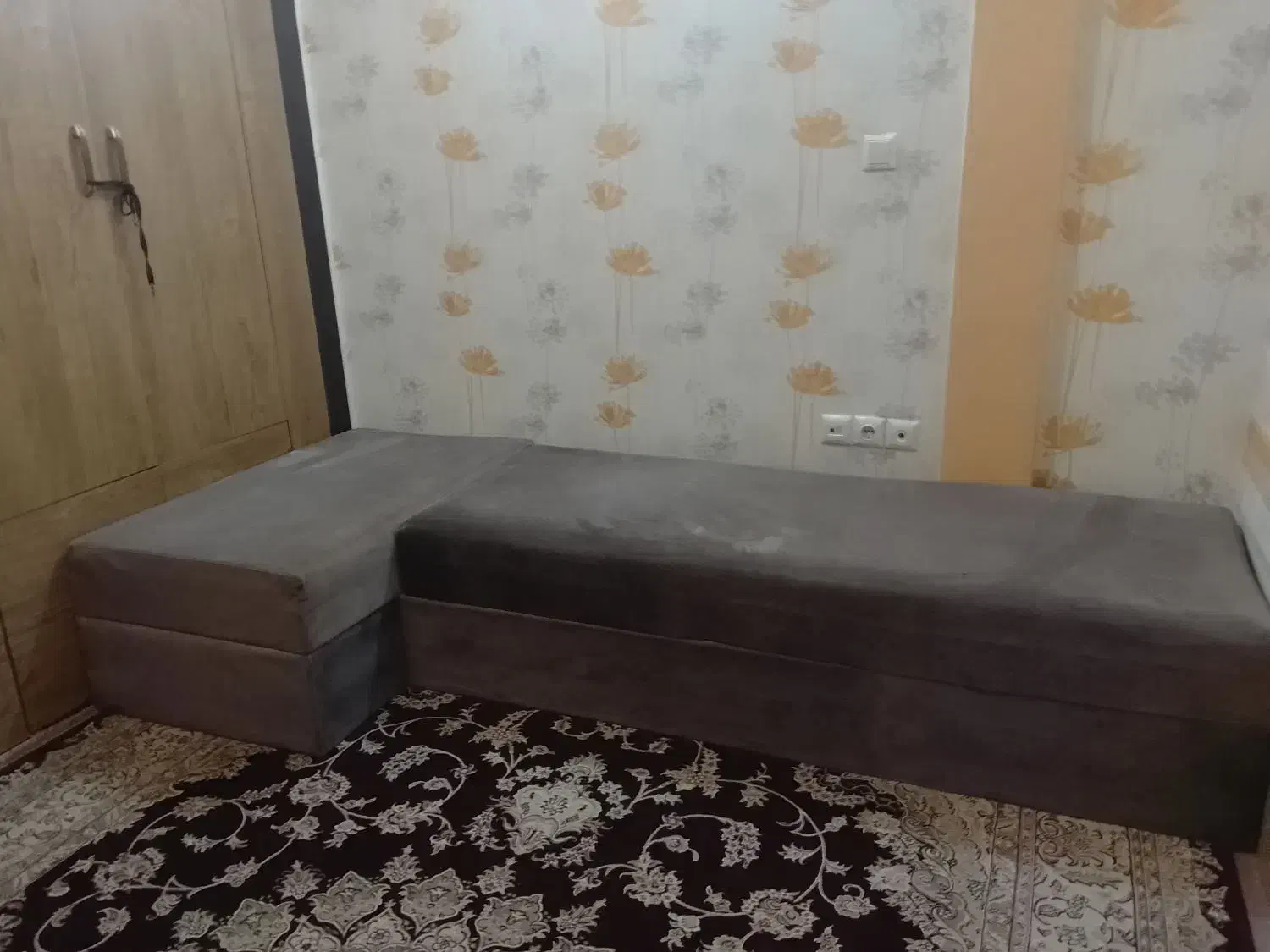 کاناپه تختی و مبل اتاق خواب|مبلمان خانگی و میز عسلی|شیراز, اصلاح‌نژاد|دیوار