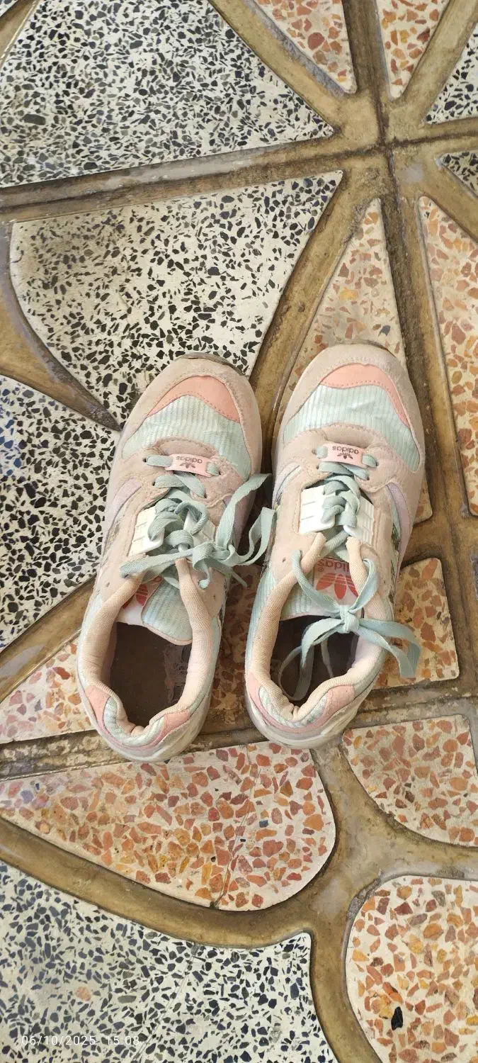 کفش اسپرت|کیف، کفش، کمربند|هشتگرد, شهرک وحدت|دیوار