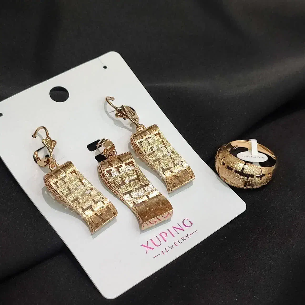 تخفیف زیورآلات به قیمت دلار ۶۰ تومن برای روز مادر|بدلیجات|قم, شهرک قدس|دیوار