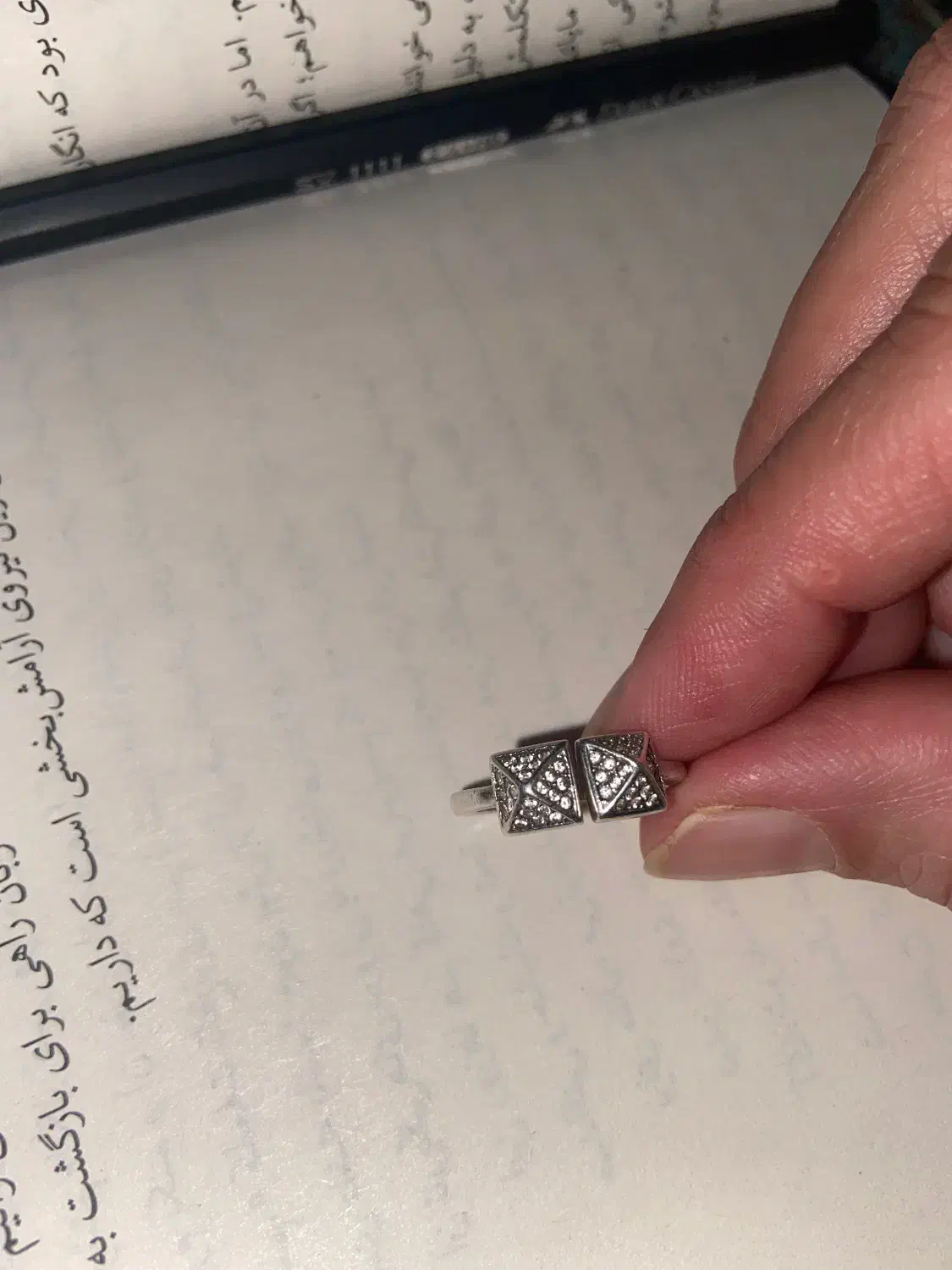 انگشتر نقره|جواهرات|صدرا-فارس, فاز ۱|دیوار